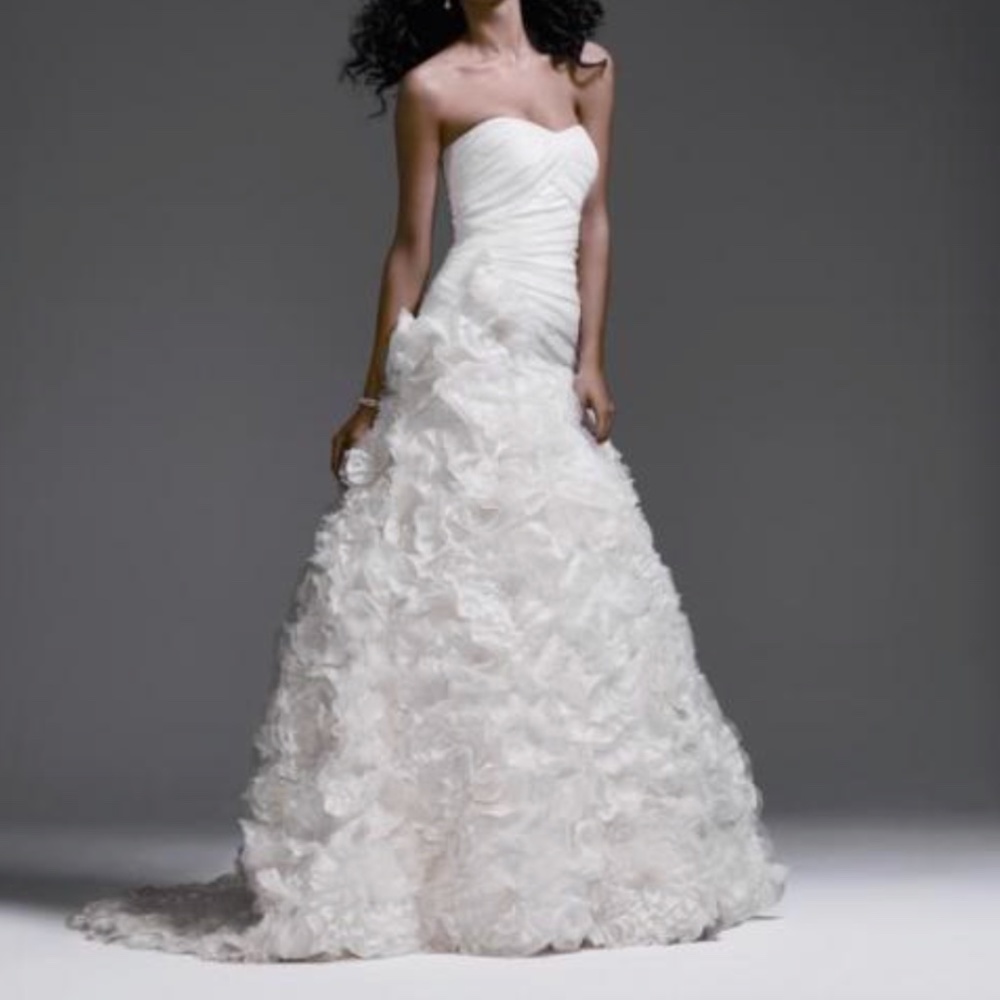 David's Bridal Galina Signature sv415 in Ivory